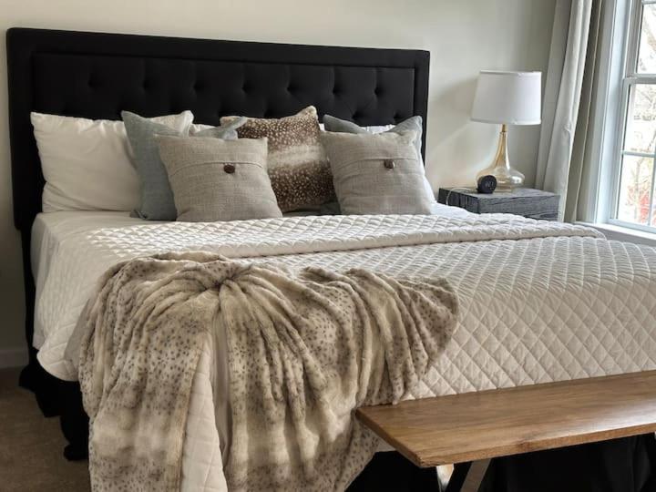 Vine City Home - Duplex - 3 Mins From Gwcc & Mercedes- Benz Stadium Атланта Экстерьер фото
